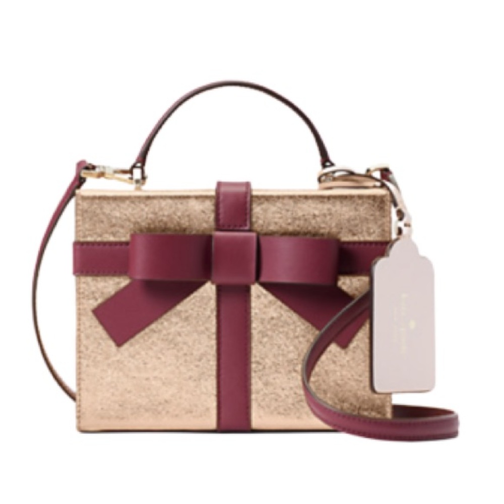 Kate Spade New York

WRAPPING PARTY GIFT BOX CROSSBODY